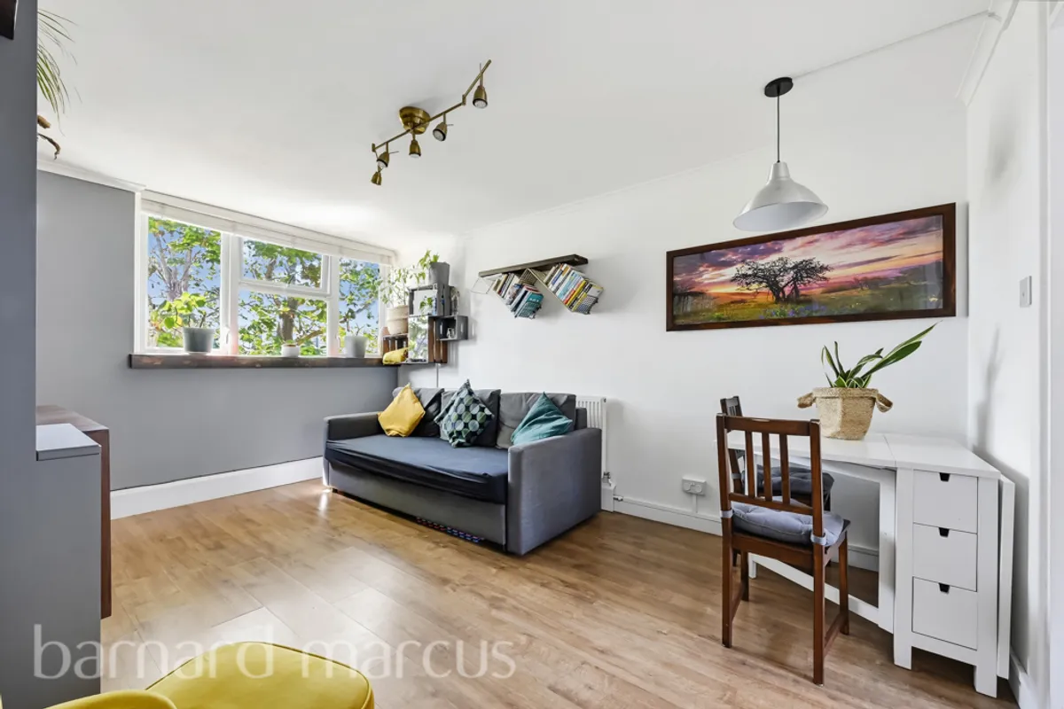 Flat Wayford Street in Greater London