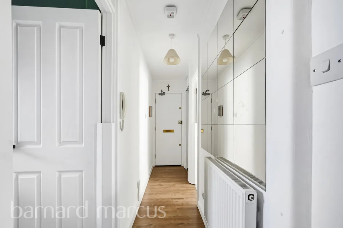 Flat Wayford Street in Greater London