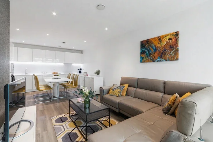 Flat Fraser Nash Close in London