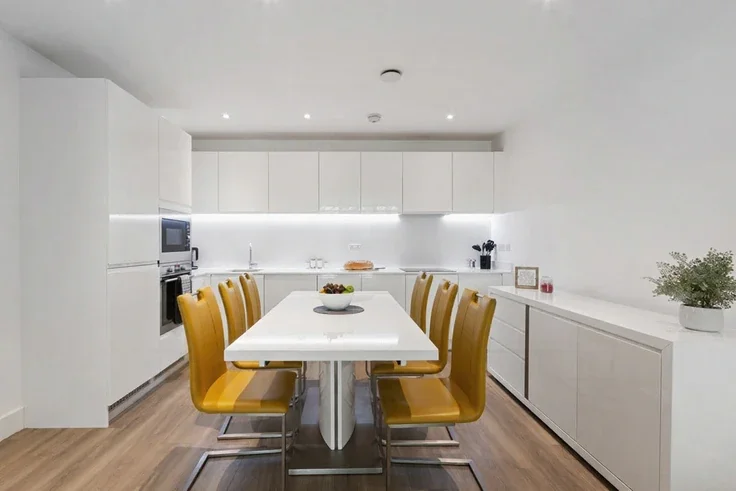 Flat Fraser Nash Close in London