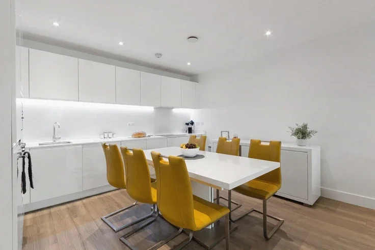 Flat Fraser Nash Close in London