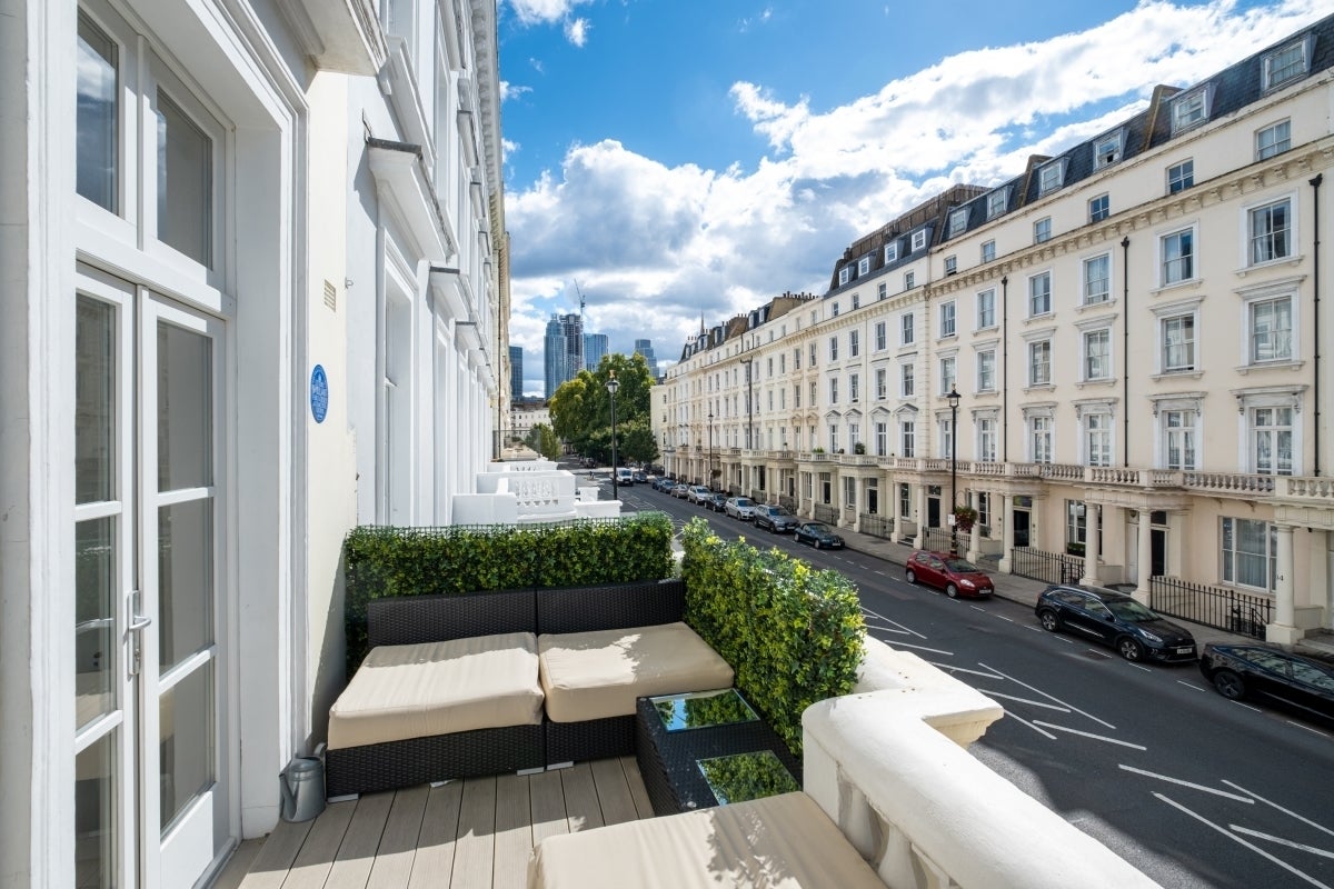 Flat Belgrave Road in City of Westminster