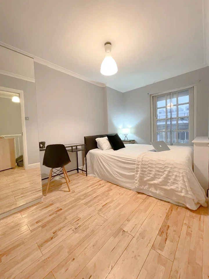 Room Saint Michael's Street in City of Westminster