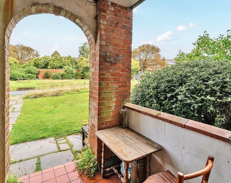 Room Aylmer Road in Greater London
