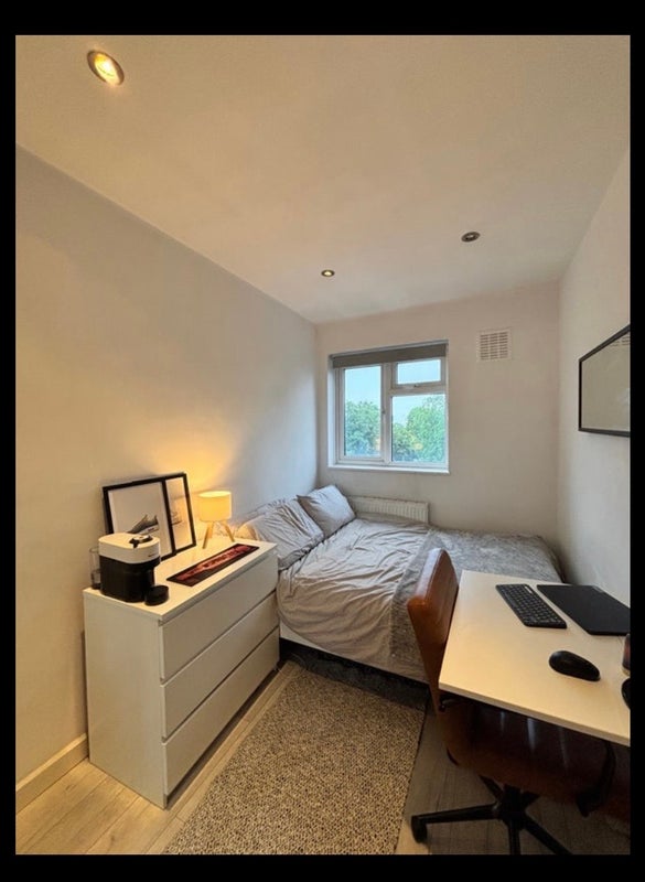 Room Gauden Road in Greater London