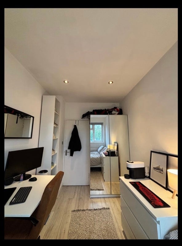 Room Gauden Road in Greater London