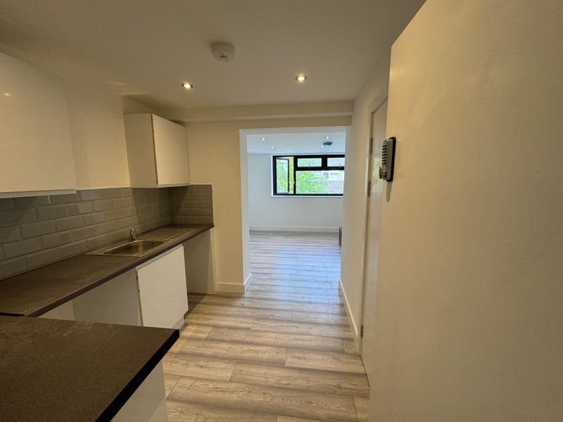 Flat Cranbrook Road in Greater London