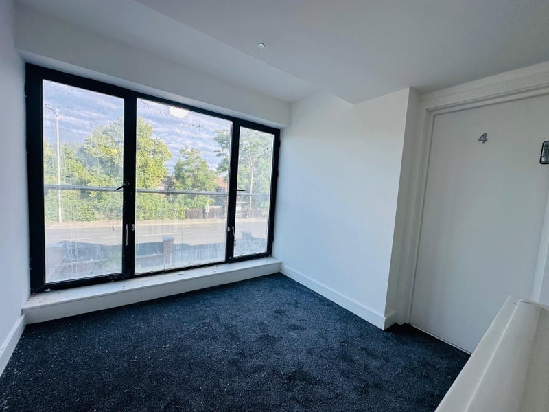 Flat Cranbrook Road in Greater London