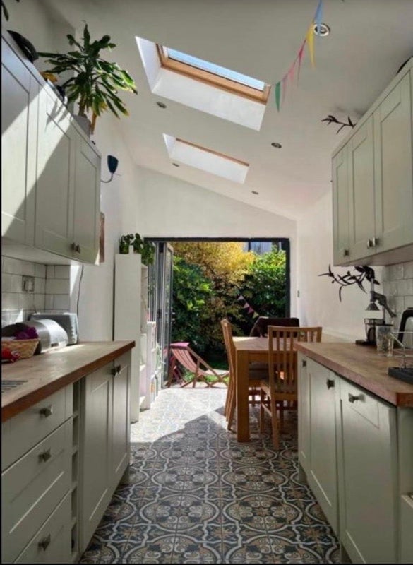 Room Louise Road in Greater London