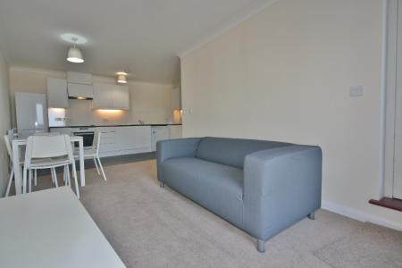 Flat Alençon Link in Basingstoke and Deane