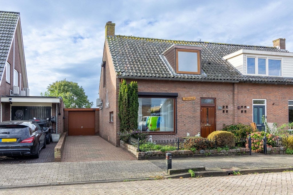 Huis Zuidwenk 102 in Bunschoten-Spakenburg