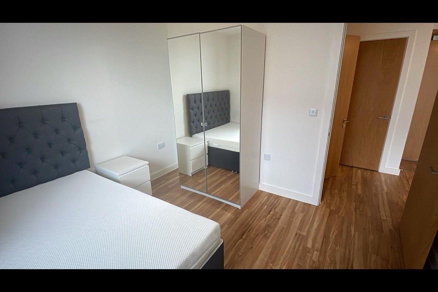 Flat Pomona Strand in Trafford