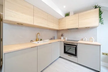 Flat Ellingham Road in Greater London