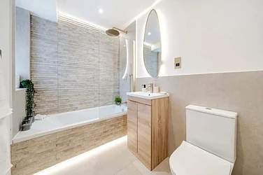 Flat Ellingham Road in Greater London