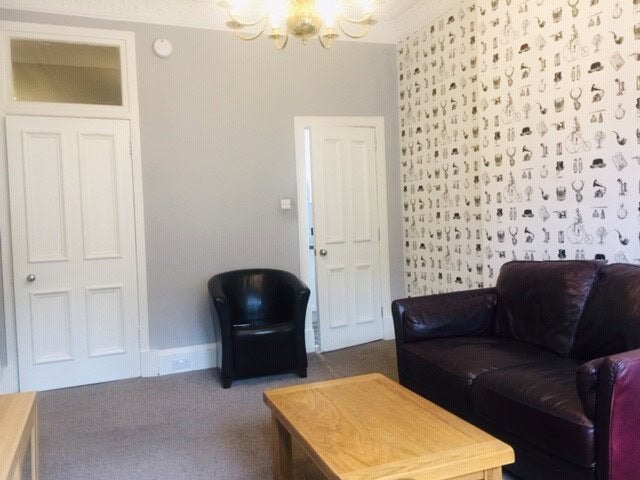 Flat Meadowbank Avenue in City of Edinburgh