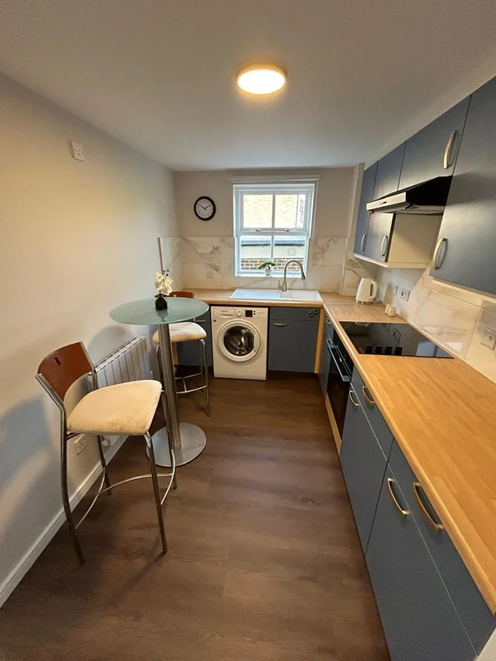 Flat Harcourt Mews in Greater London