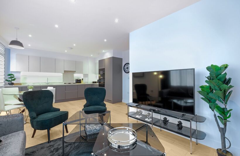 Flat Kenton Lane in Greater London