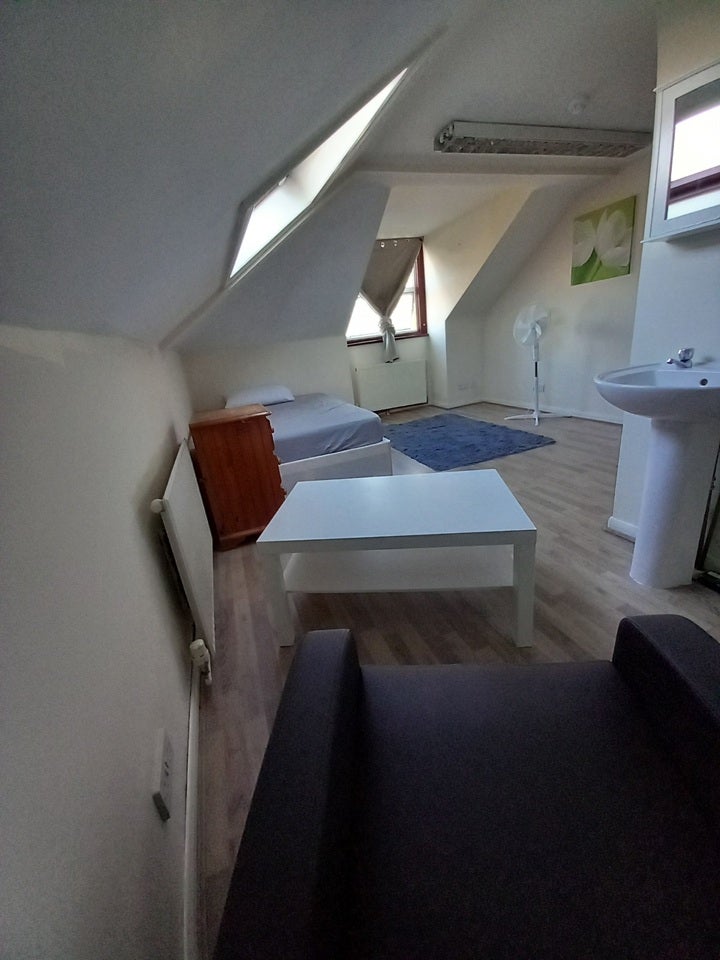 Room Earlham Grove in Greater London