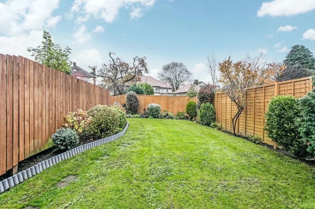 House Hedge Way in Bradford