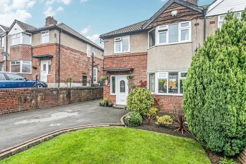 House Hedge Way in Bradford