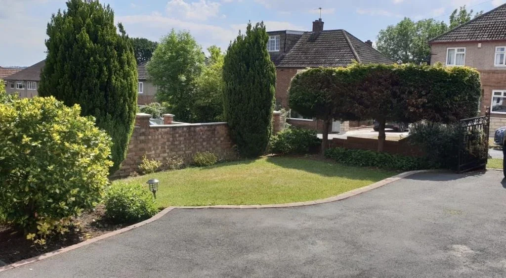 House Hedge Way in Bradford