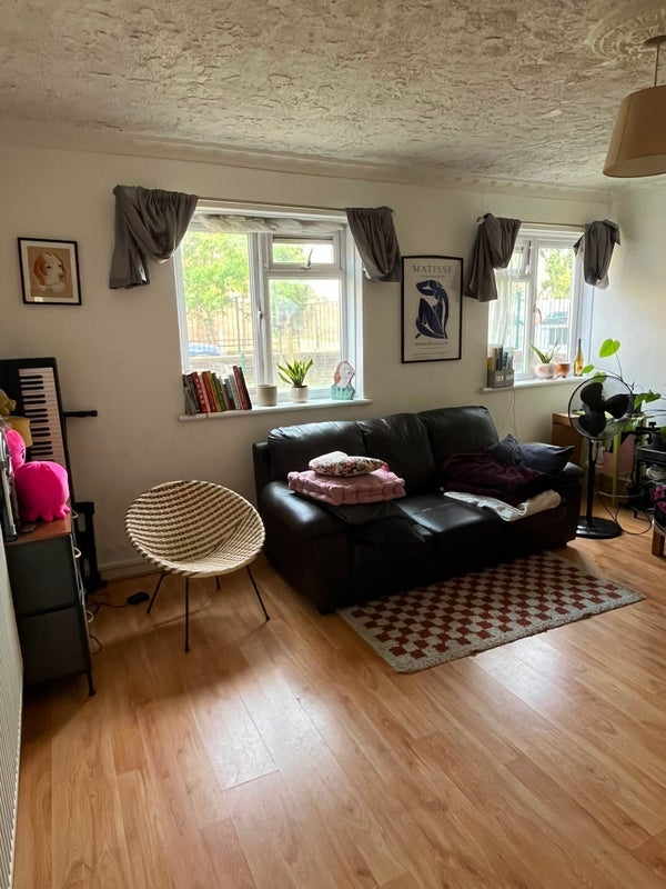 Room Stanway Street in Greater London