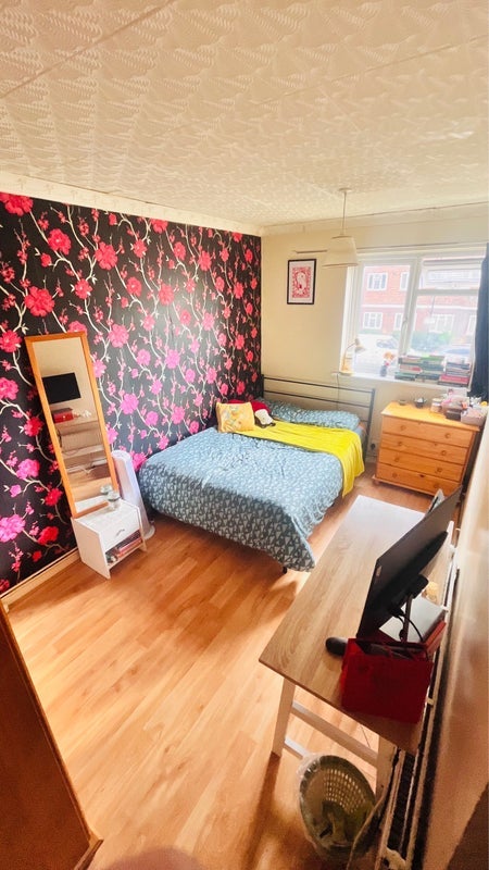 Room Stanway Street in Greater London