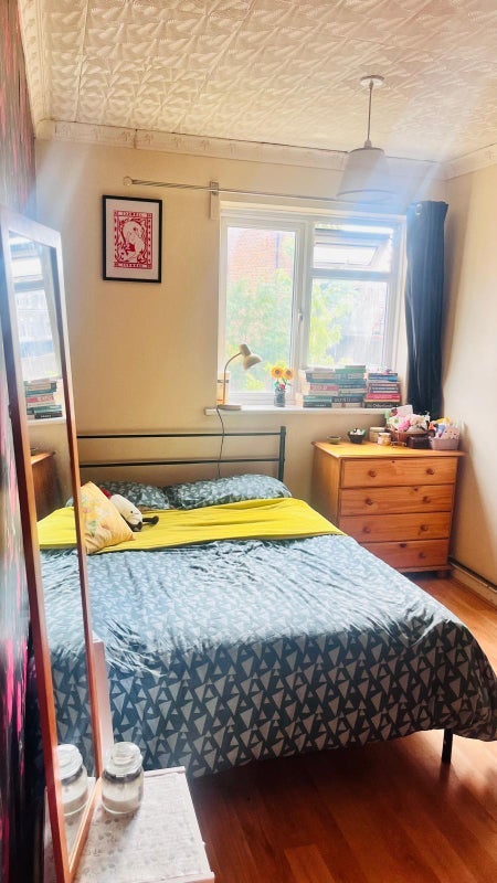 Room Stanway Street in Greater London