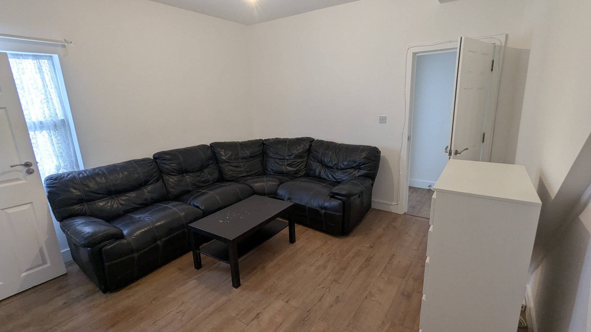 Flat Montague Road in Greater London