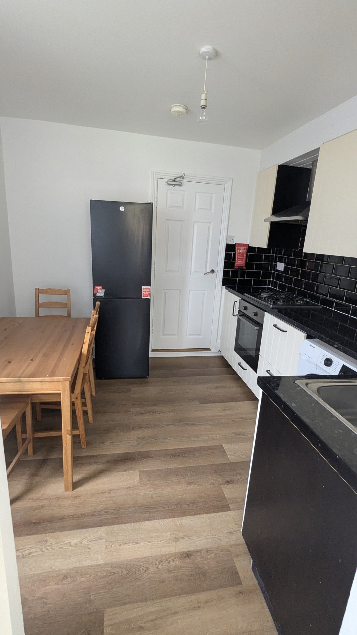 Flat Montague Road in Greater London