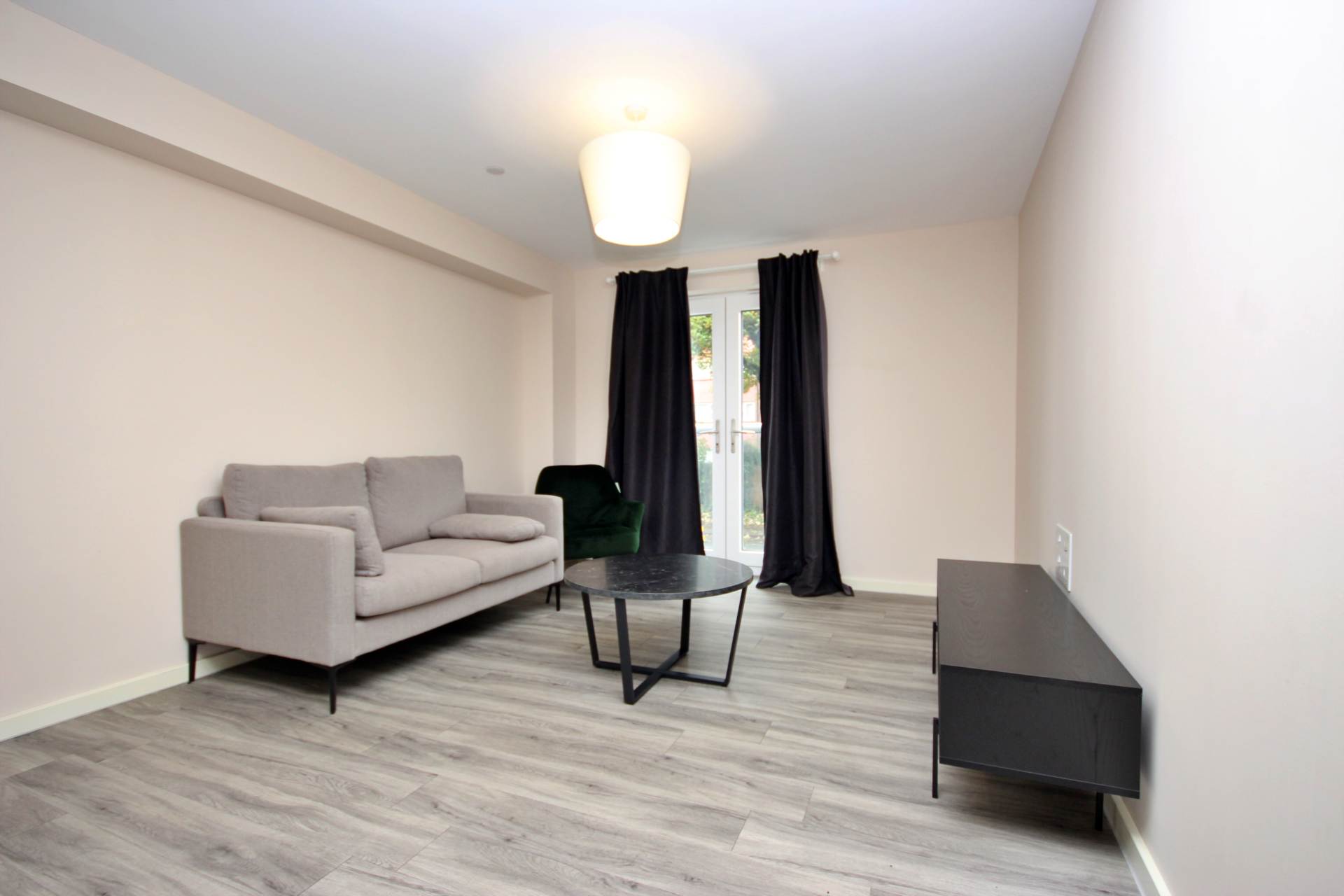 Flat Shawheath Close in Manchester