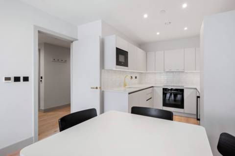 Flat East Drive in Greater London