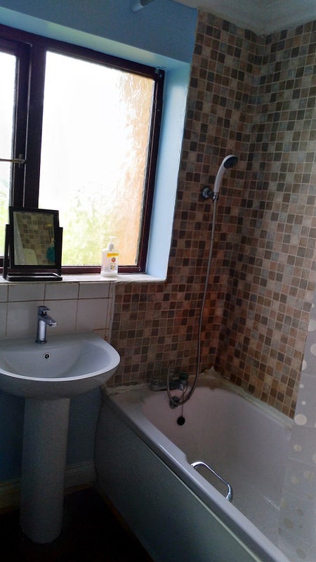 Room Hilda Road in Greater London