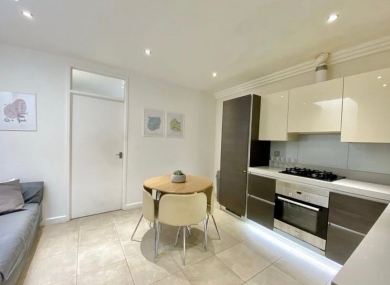 Room Lotus Mews in Greater London