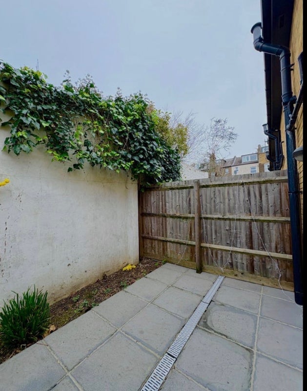 Room Lotus Mews in Greater London