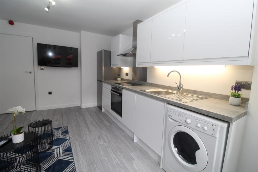 Flat Connaught Road in Cardiff