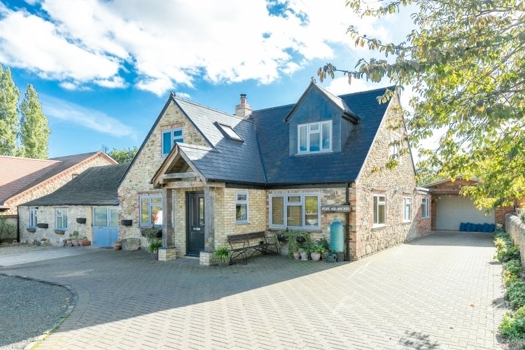 House Barns Close in Oxford