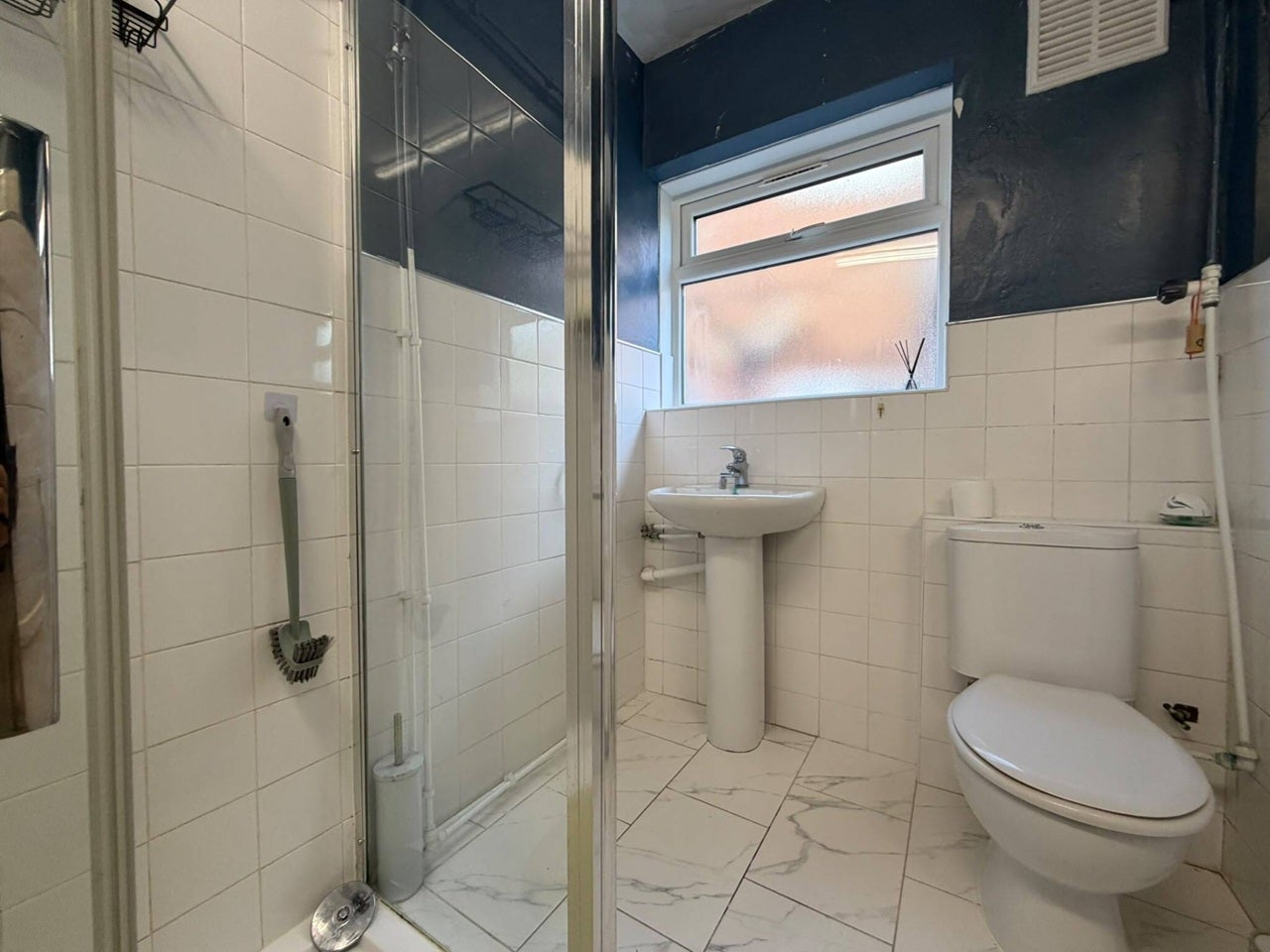 Flat Wickham Road in Greater London