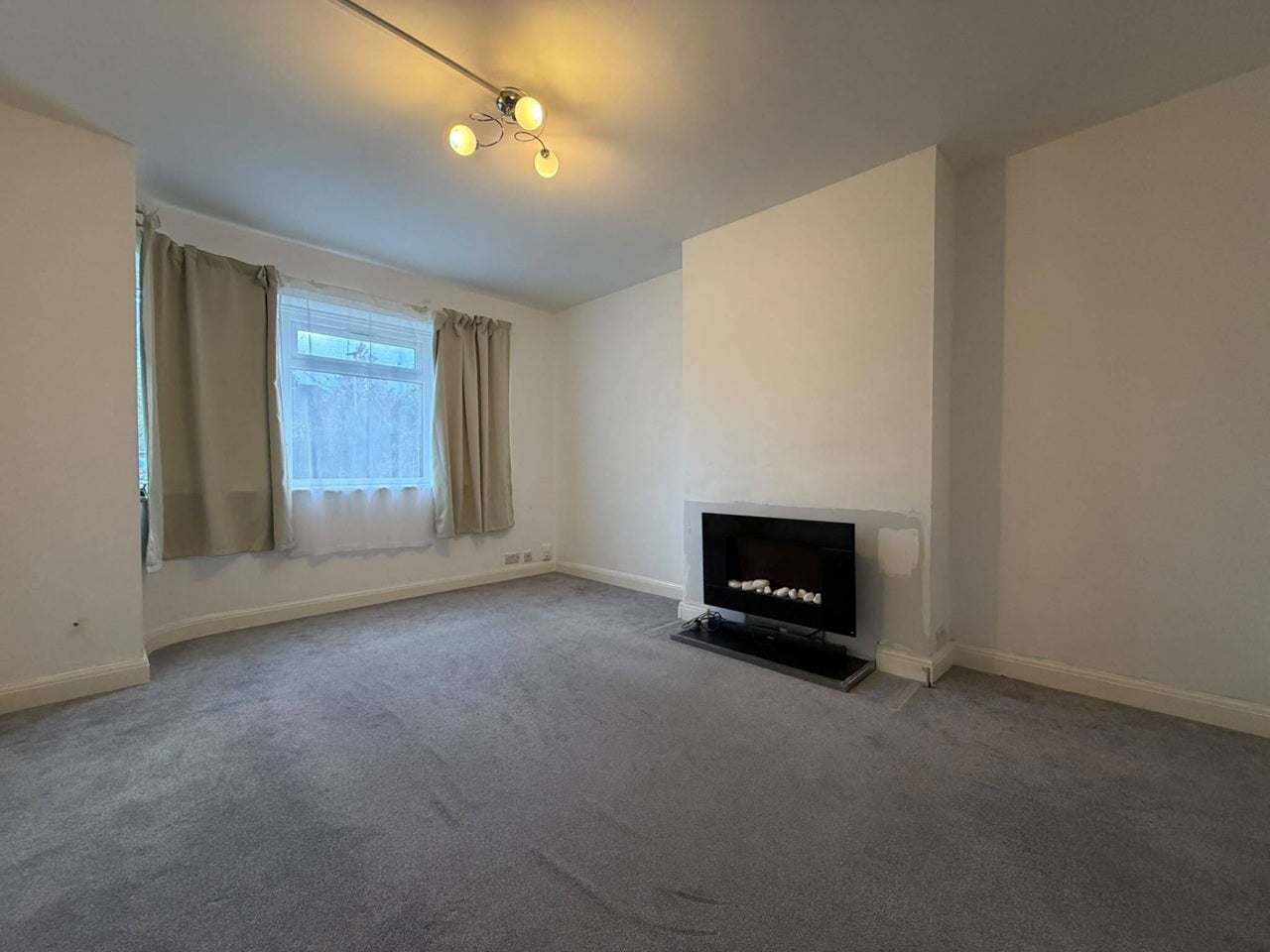 Flat Wickham Road in Greater London