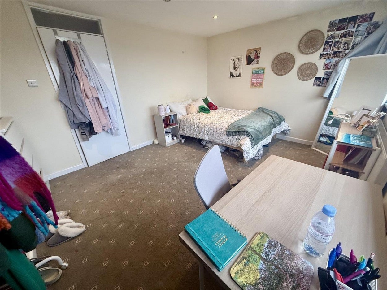 Room Clifton Wood Road in Bristol