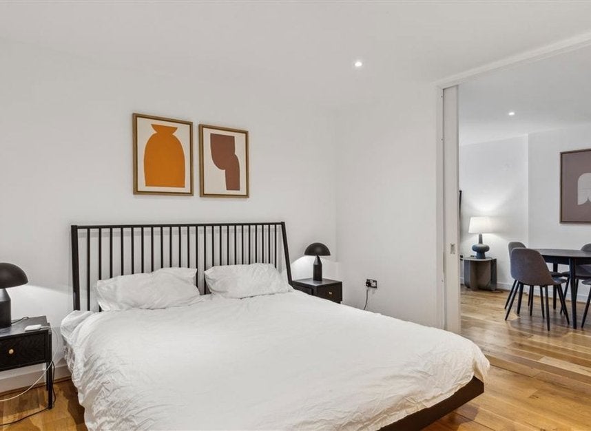 Flat Drysdale Street in Greater London
