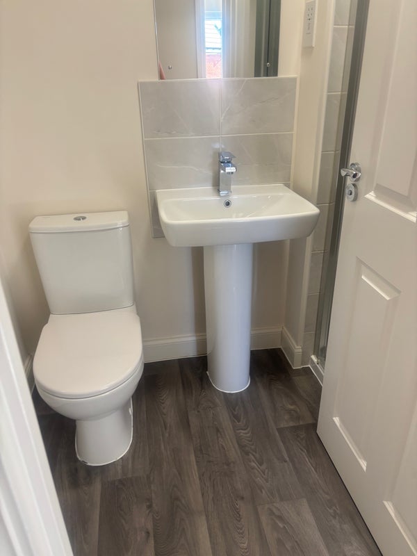 Room Manor Road in Rugby