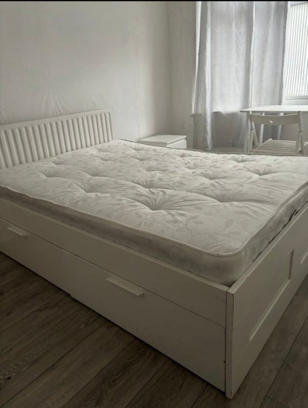 Room Manor Road in Rugby