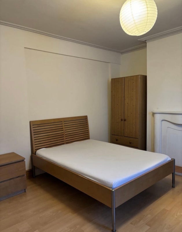 Room Manor Road in Rugby