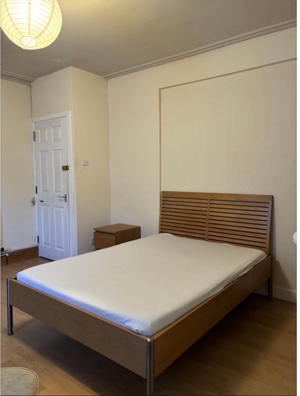 Room Manor Road in Rugby