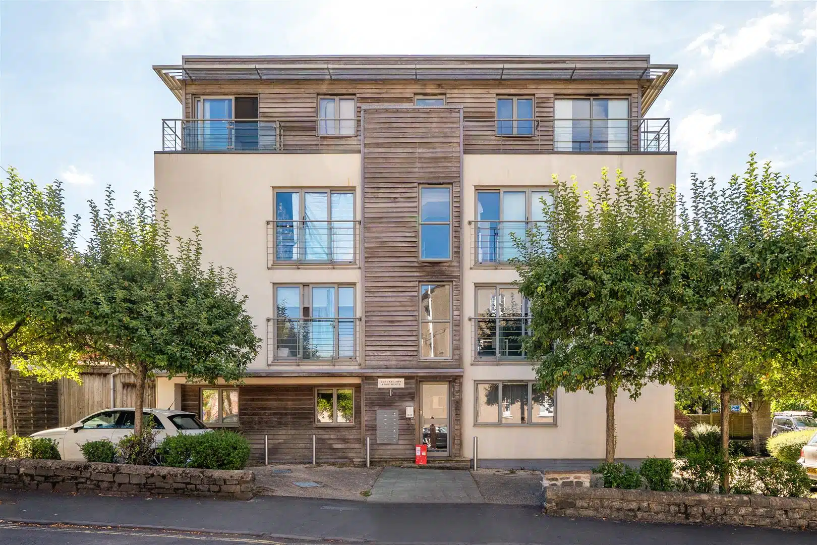 Flat Cotham Lawn Road in Bristol