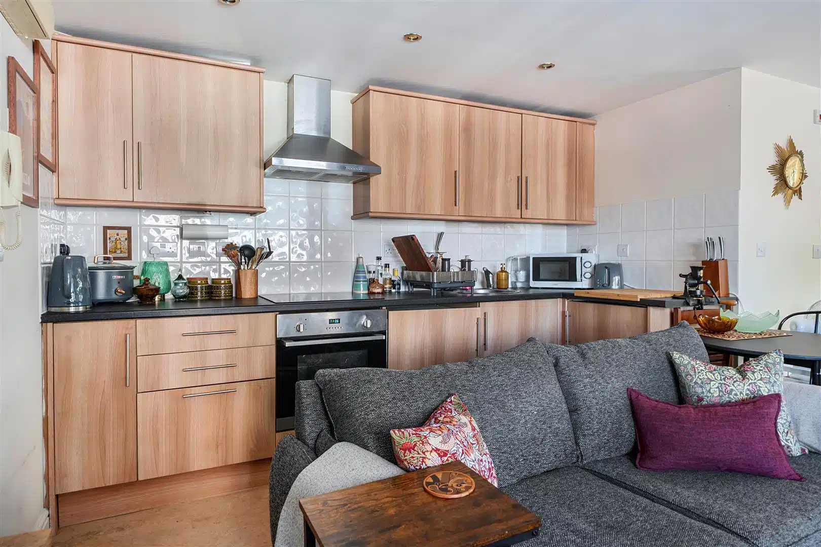 Flat Cotham Lawn Road in Bristol