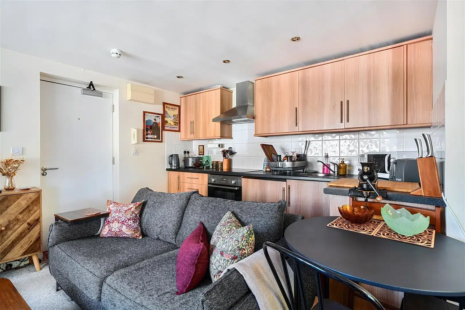 Flat Cotham Lawn Road in Bristol