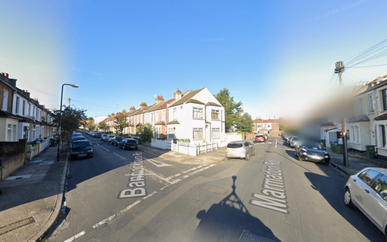 Flat Bannockburn Road in Greater London