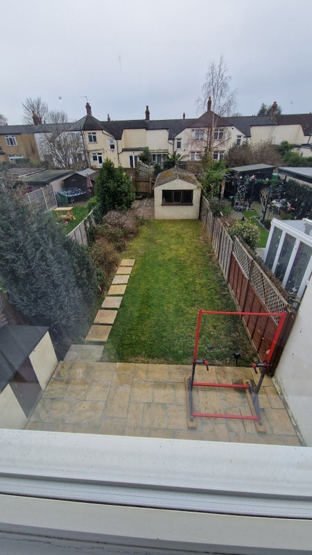 Room Sherwood Avenue in Greater London